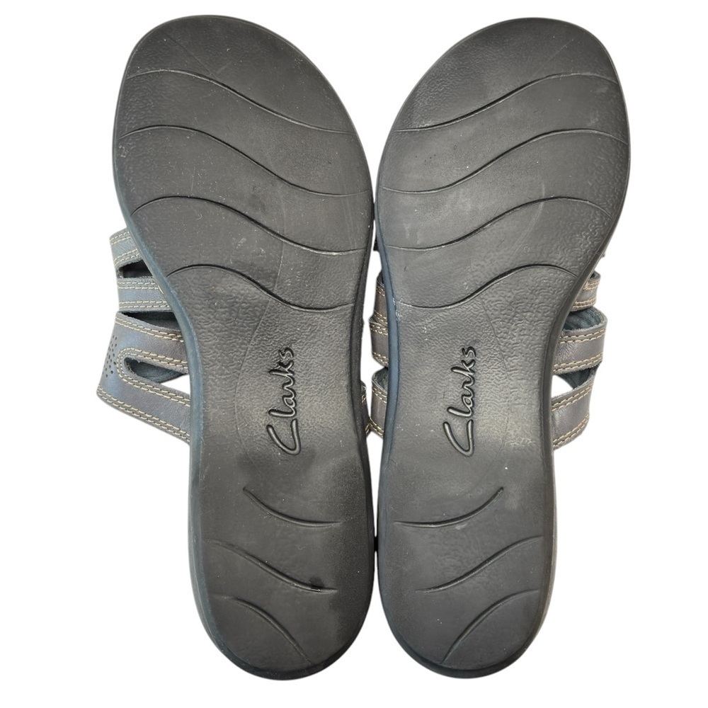 Clarks Soft Cushioned Leisa Taupe Leather Strap SlipOn Sandals Sz 9.5 Adjustable - Picture 3 of 10